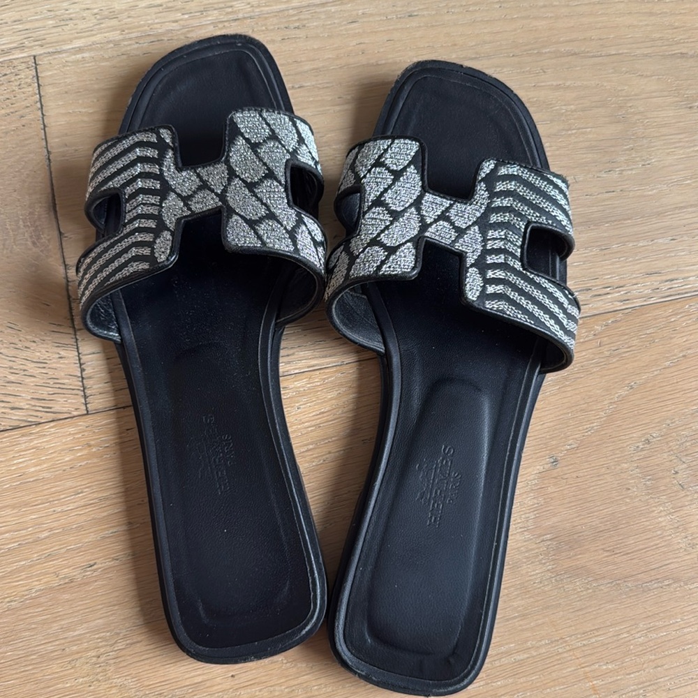 Hermès Oran Sandals Black / Silver Leather Embroidery Size 36.5